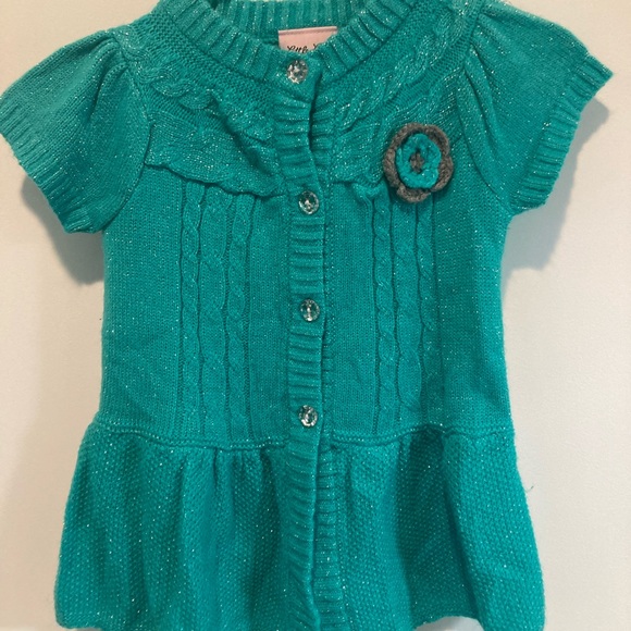 4 LITTLE GIRLS SWEATERS - Picture 2 of 11